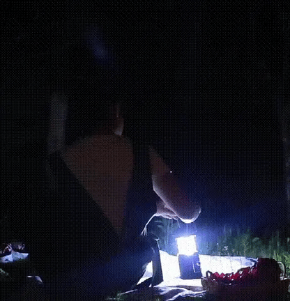 LumiCamp™ | Kraftfull solcellslykta med USB-laddning & powerbank